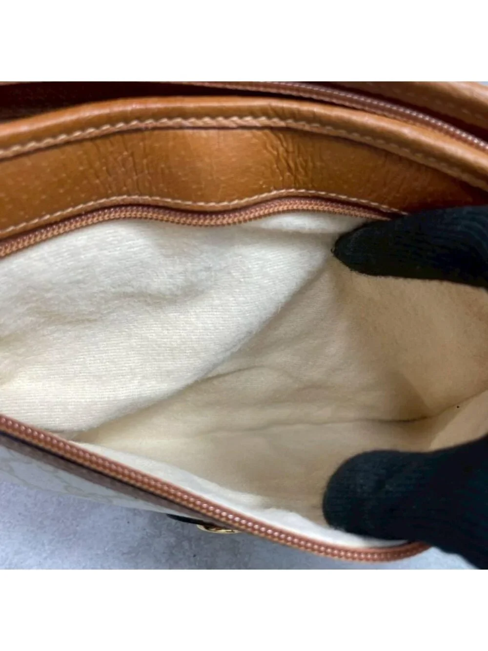 Gucci GG Clutch Beige Brown Leather Logo